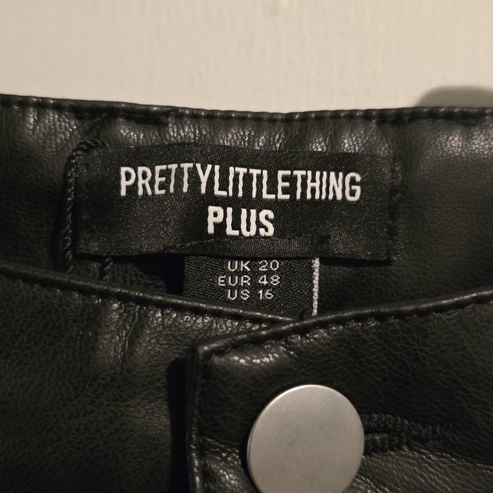 PrettyLittleThing Black Leather Look Trousers - Picture 5 of 16